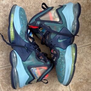 LEBRON 19 'FAST FOOD - DUTCH BLUE'